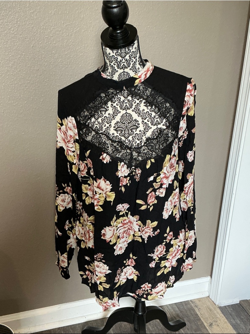 BeBop Black Floral Lace Inset Long Sleeve Blouse Size M